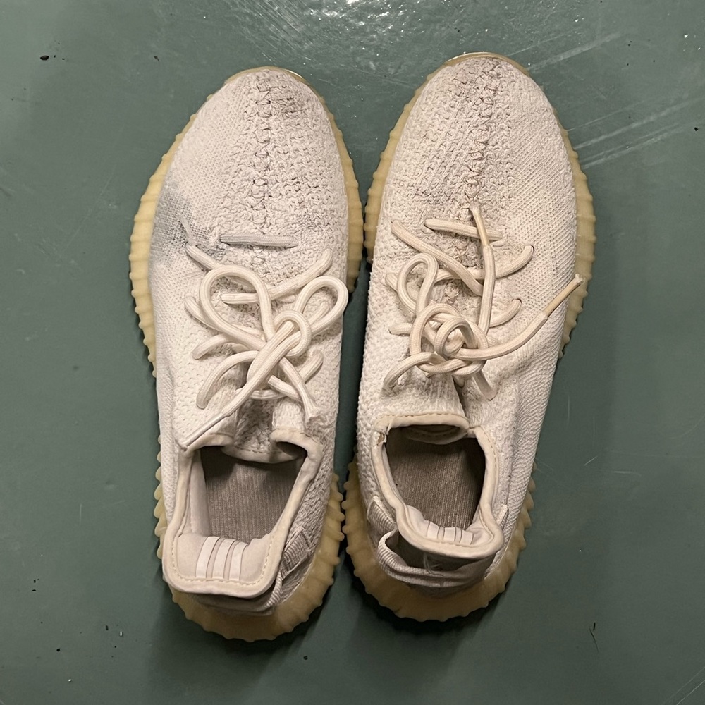 Yeezy (Women Size 8)